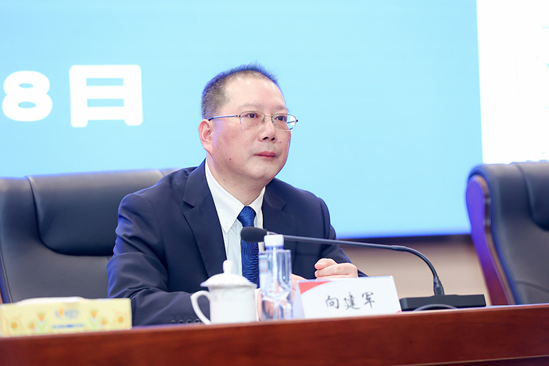 4向建軍在企業工作會議上部署改革發展工作.JPG